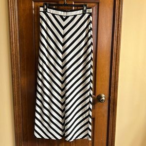 Long chevron design maxi skirt!
